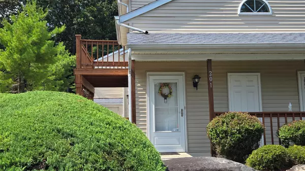 201 Ruby CT, Highland Mills, NY 10930