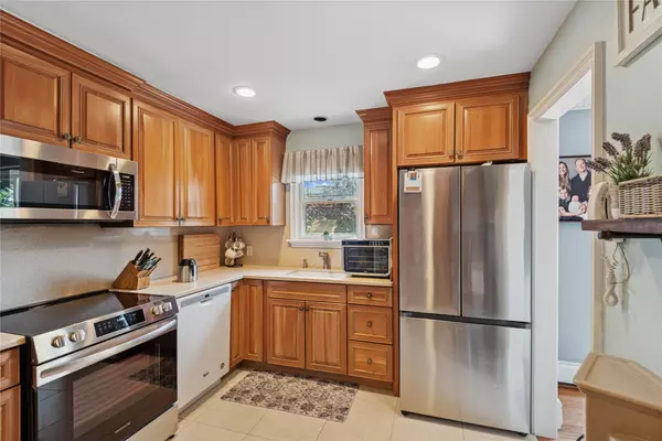 Massapequa, NY 11758,239 W End AVE