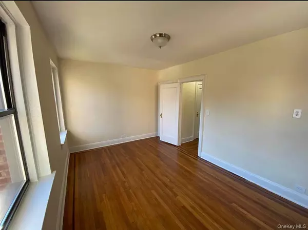 Rego Park, NY 11374,62-98 Saunders ST #1D