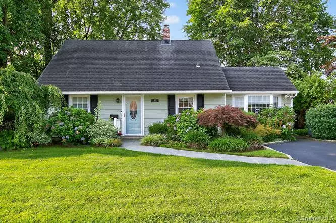 Levittown, NY 11756,32 Peacock LN