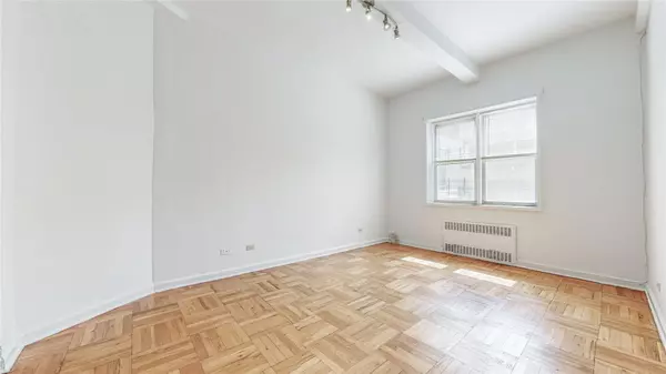 Forest Hills, NY 11375,67-30 Clyde St #1D
