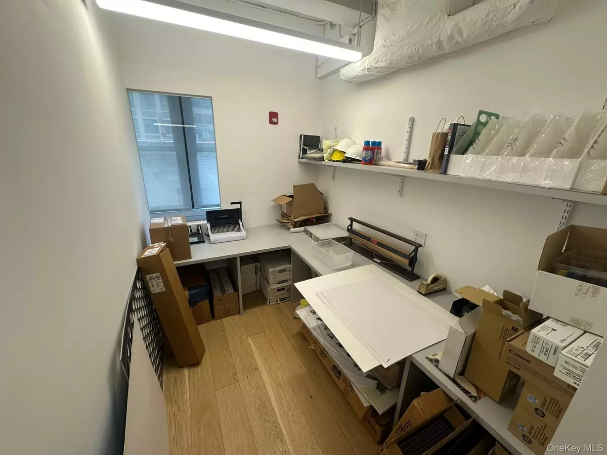 New York (manhattan), NY 10001,Address not disclosed