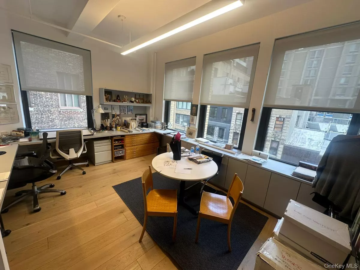 New York (manhattan), NY 10001,Address not disclosed