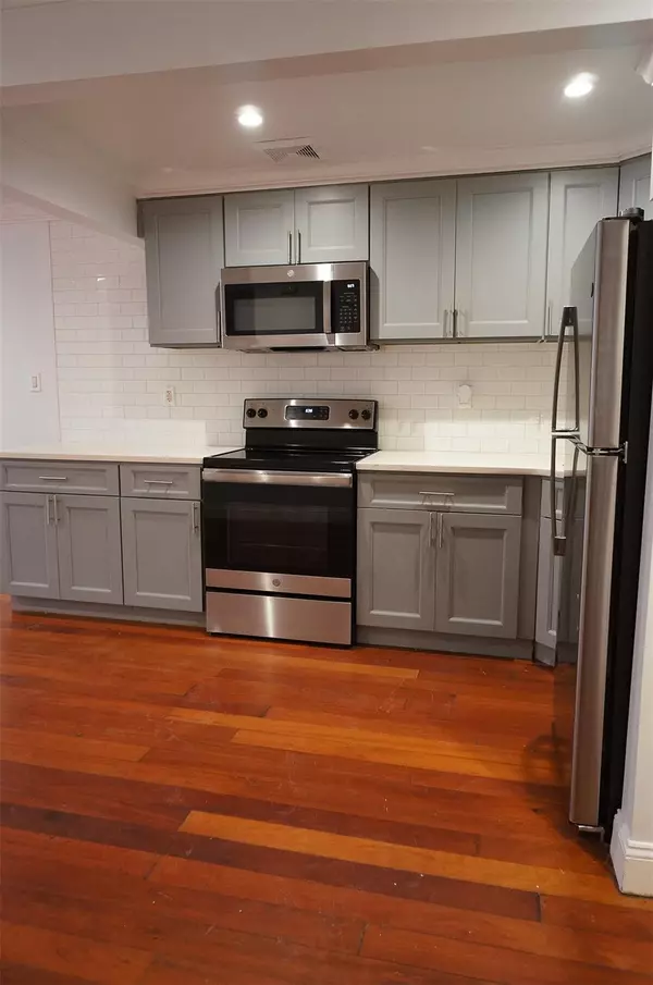 Bronx, NY 10455,526 E 148 ST #1