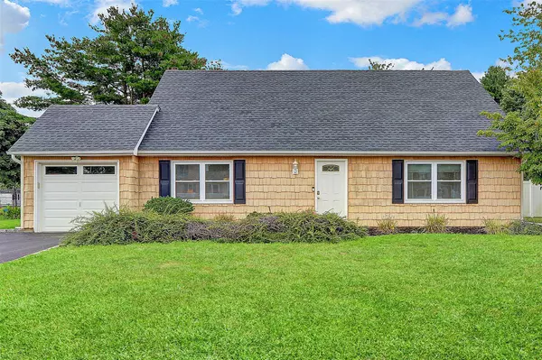 31 Imperial DR, Miller Place, NY 11764