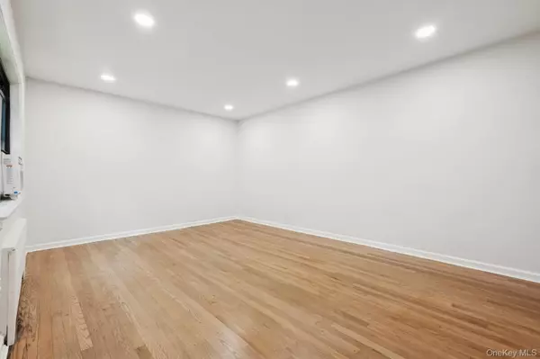 Oakland Gardens, NY 11364,73-24 Springfield Boulevard ##039A1