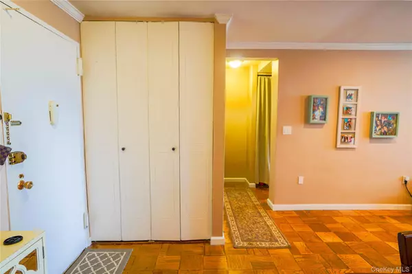Tuckahoe, NY 10707,21 Fairview AVE #216
