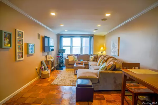 Tuckahoe, NY 10707,21 Fairview AVE #216