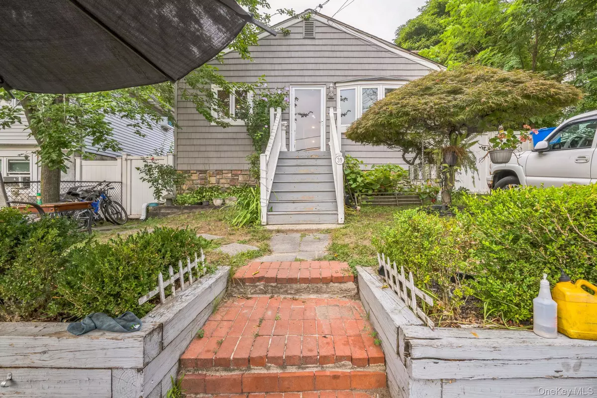 Rocky Point, NY 11778,39 Willow RD