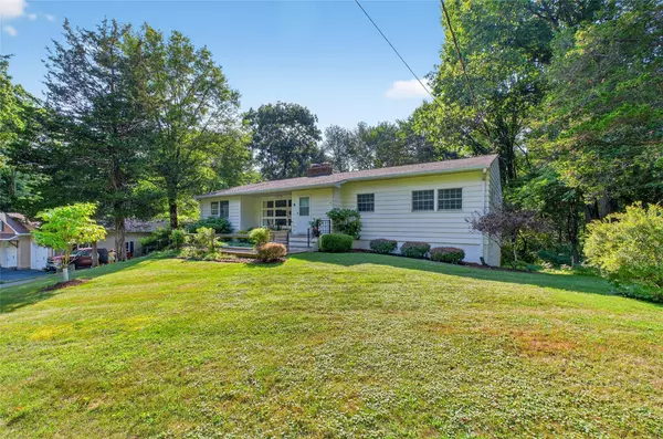7 Oak Bend RD, Poughkeepsie, NY 12603