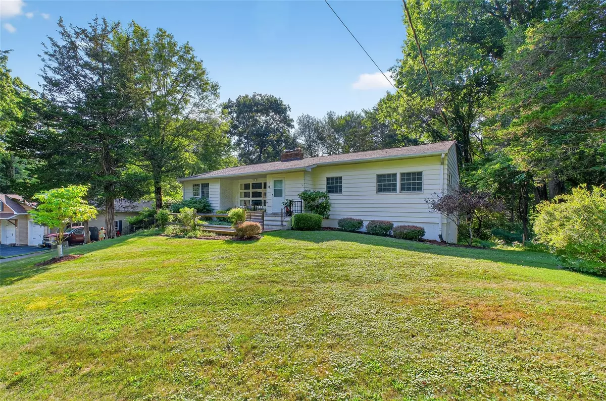 Poughkeepsie, NY 12603,7 Oak Bend RD