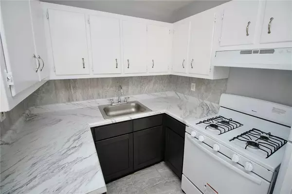 Tuxedo Park, NY 10987,12 South Side PL #B