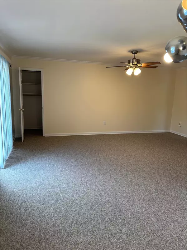 Nanuet, NY 10954,161 New Holland