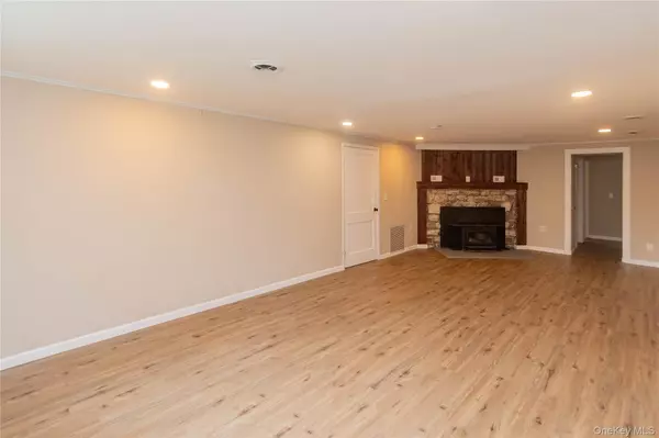 Warwick, NY 10990,79 Mountainside RD