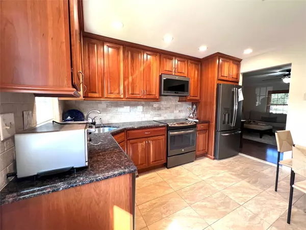 Ridge, NY 11961,156 Falmouth CT #B