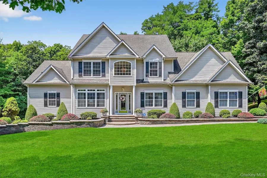 11 Arrowhead CT, Balmville, NY 12550