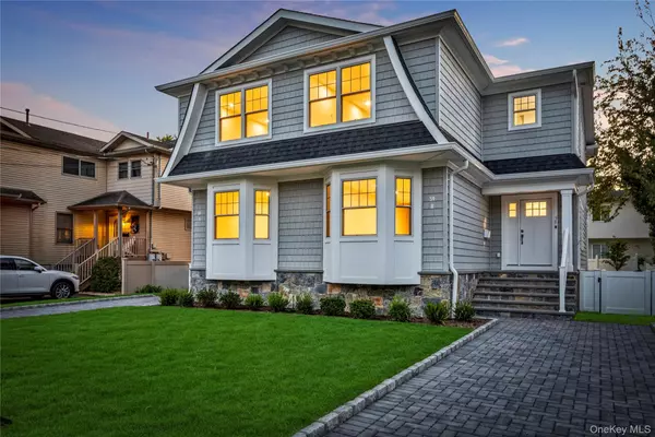 Port Washington, NY 11050,59 Edgewood RD