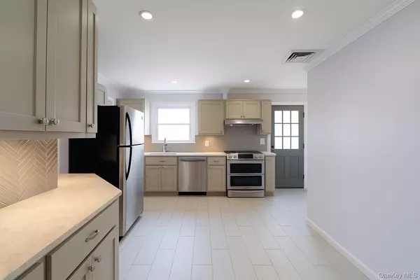 Westbury, NY 11590,642 Salisbury Park DR
