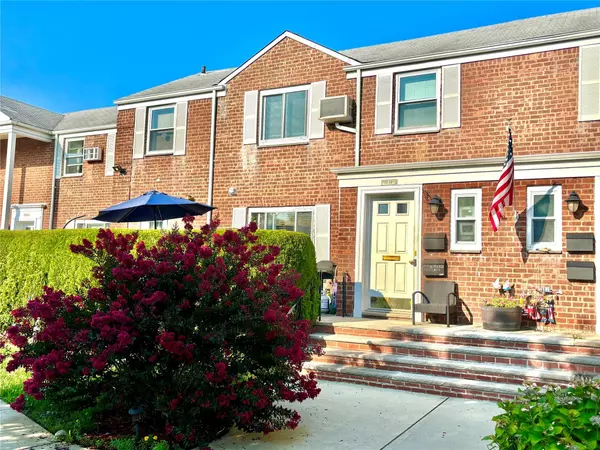 72-29 Little Neck Pkwy #2, Glen Oaks, NY 11004