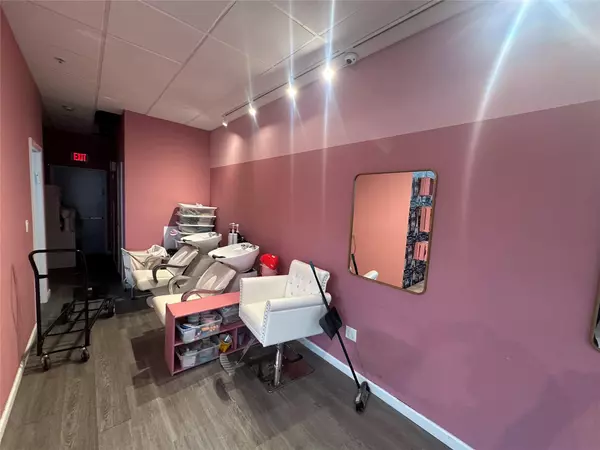 Cedarhurst, NY 11516,588 Central AVE