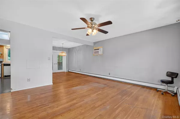 Poughkeepsie, NY 12601,4 Fern LN