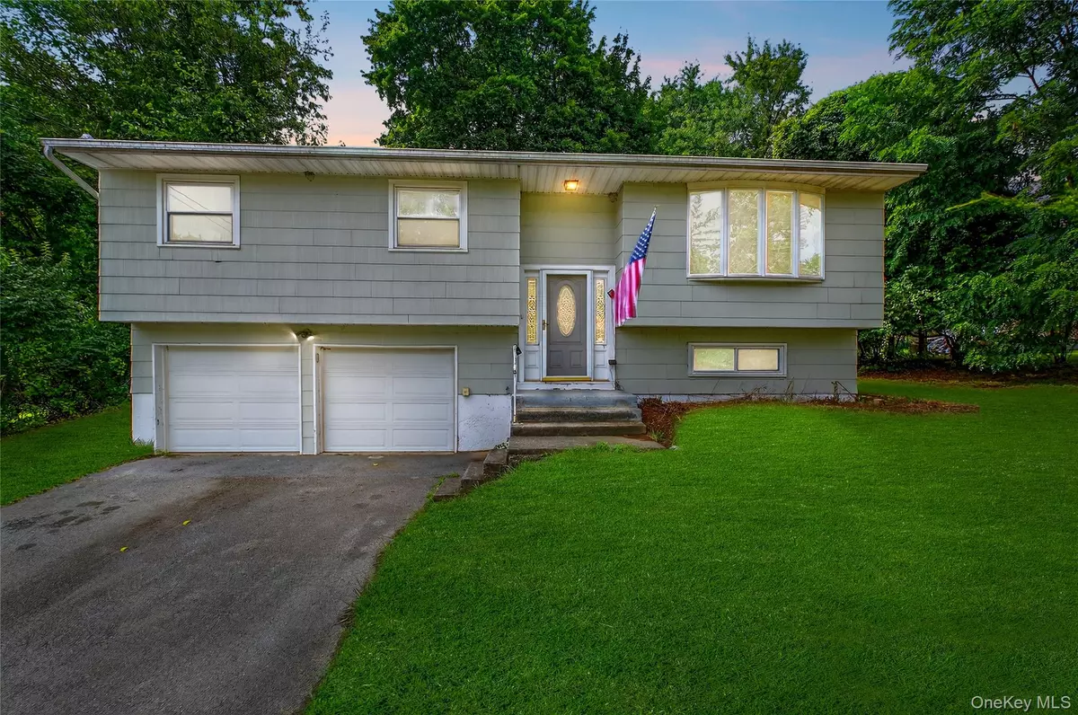 Poughkeepsie, NY 12601,4 Fern LN