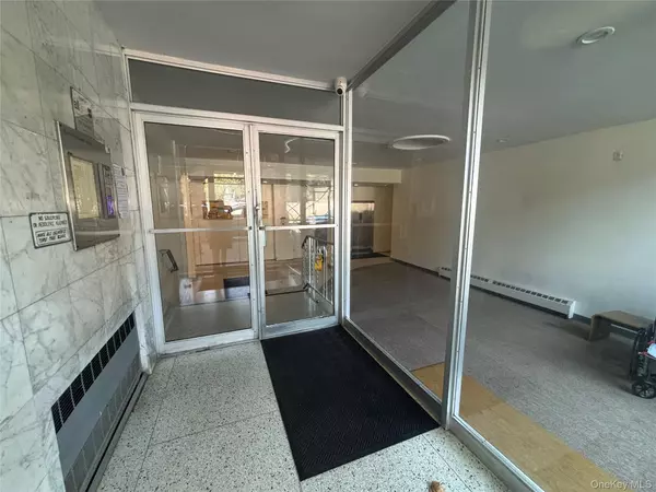 Flushing, NY 11367,15272 Melbourne AVE #1B
