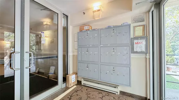 Forest Hills, NY 11375,64-34 Grand Central Pkwy #3D