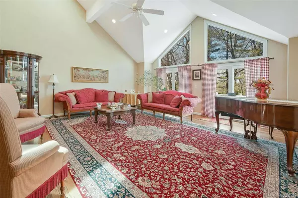 Centerport, NY 11721,3 Crescent CT #3