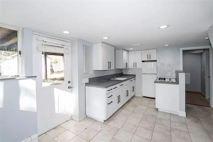 26 Thomas PL, Smithtown, NY 11787