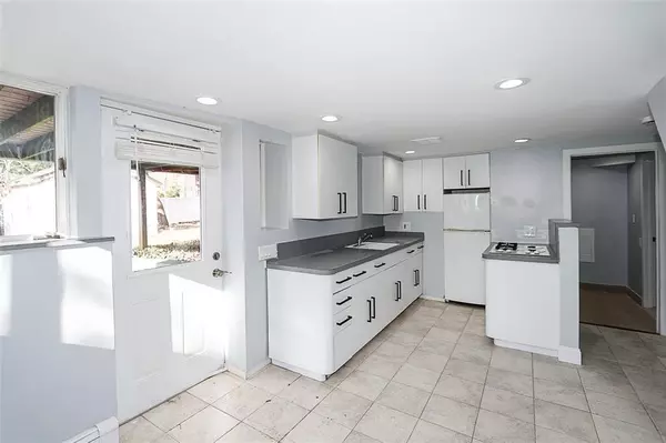 26 Thomas PL, Smithtown, NY 11787