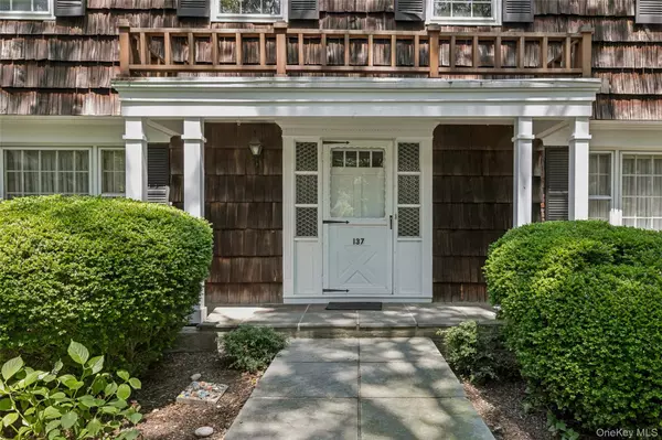 Greenlawn, NY 11740,137 Darrow LN