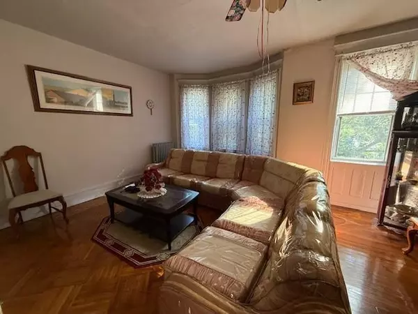 Jamaica, NY 11432,8814 162nd ST