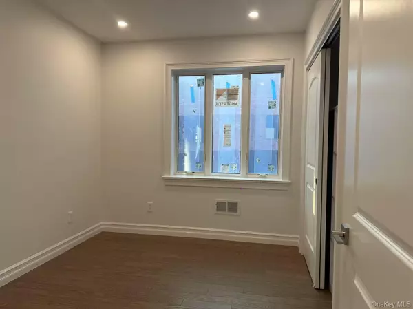 Oakland Gardens, NY 11364,6973 229th ST