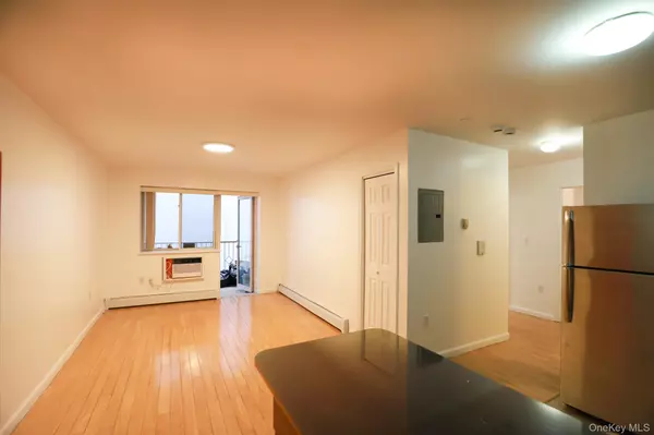 Flushing, NY 11355,42-11 Parsons BLVD #4B