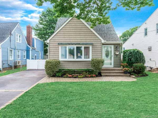 2608 Montauk AVE, Merrick, NY 11566