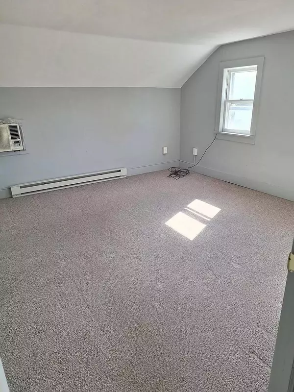 Red Hook, NY 12571,46 WEST MARKET ST