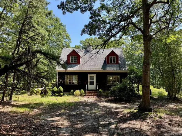 Hampton Bays, NY 11946,17 Sheridan RD