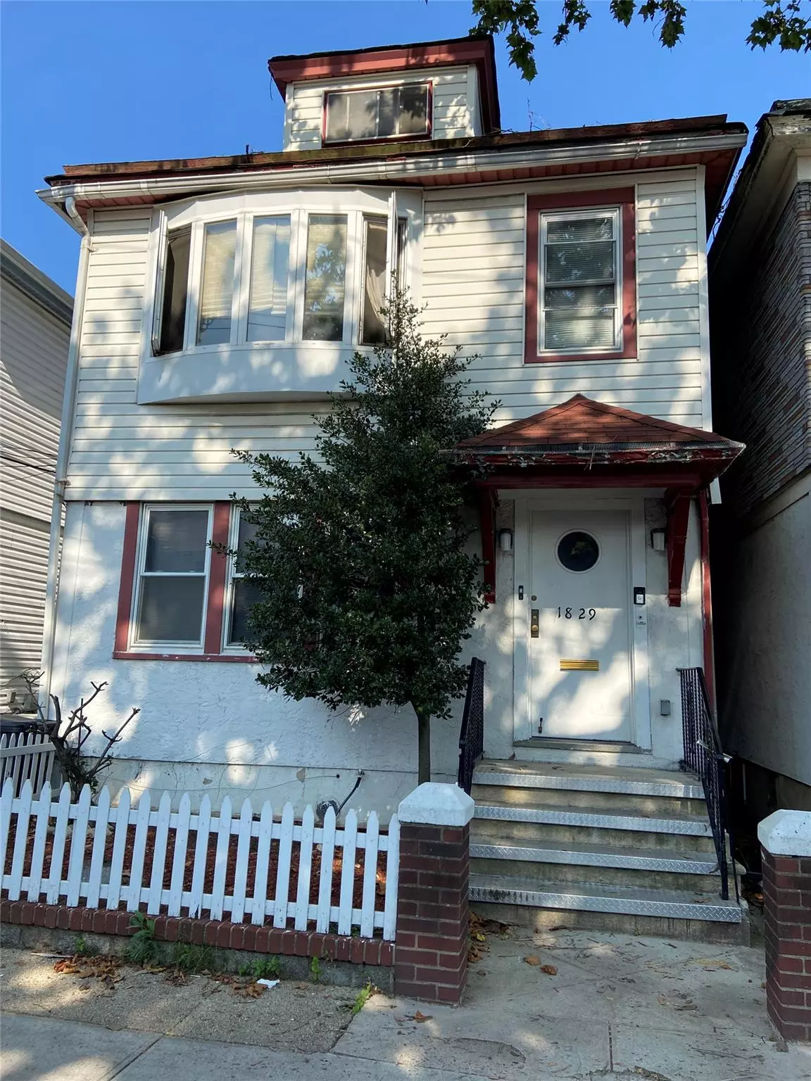College Point, NY 11356,18-29 129 ST