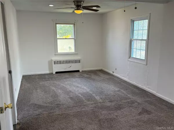 West Babylon, NY 11704,170 Van Buren ST