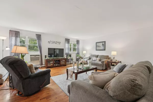 Middletown, NY 10941,58 Chaucer CT