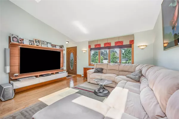 Farmingdale, NY 11735,10 Saxon RD