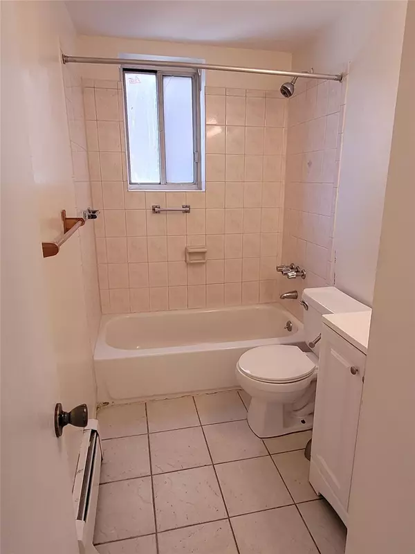 Kew Garden Hills, NY 11367,153-44 77 AVE #1