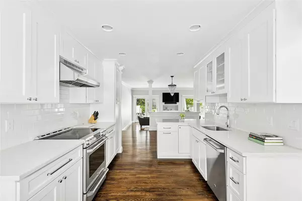 Woodbury, NY 11797,141 Woodlake DR