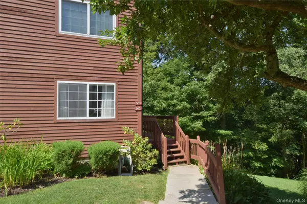 Brewster, NY 10509,501 Appletree LN