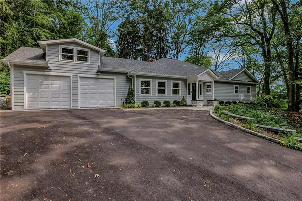 Centerport, NY 11721,25 Spring Hollow RD