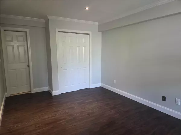 Lynbrook, NY 11563,596 Broadway #10A