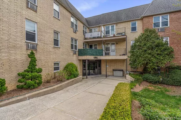 596 Broadway #10A, Lynbrook, NY 11563