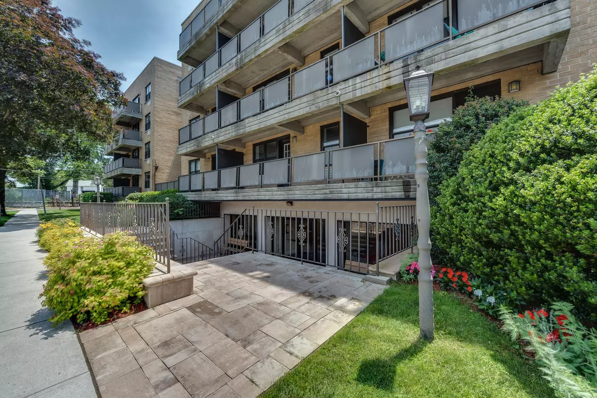 Mineola, NY 11501,101 Jackson AVE #3D