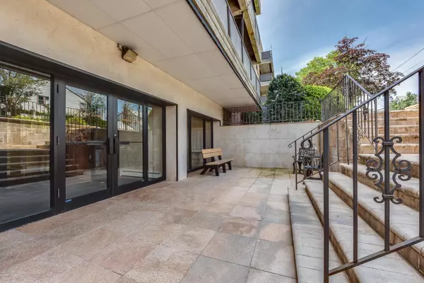 Mineola, NY 11501,101 Jackson AVE #3D